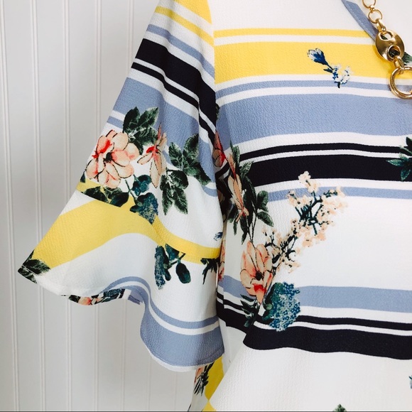 Westport Size XS Floral Bell Sleeve Blouse Top - Picture 5 of 8